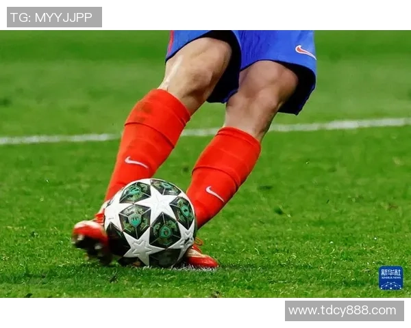 球星风采尽显 足球场上的传奇人物与精彩瞬间的完美呈现